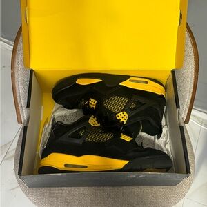 Jordan 4 Thunders 2023 Size 10 (NO INSOLES)